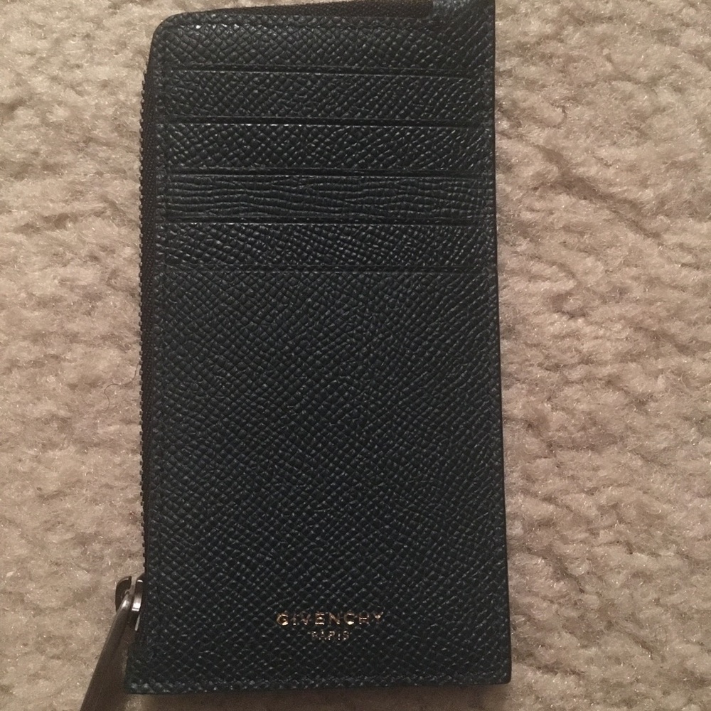 GIVENCHY
Eros Leather Zip Card Case